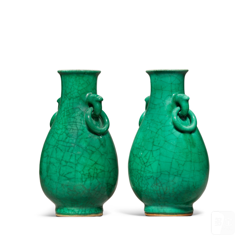 清晚期 蘋果綠釉瓶一對 | A PAIR OF APPLE-GREEN-GLAZED VASES - 图4